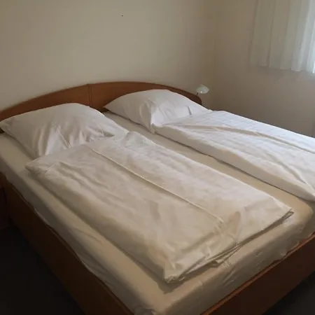 93 Apartment *